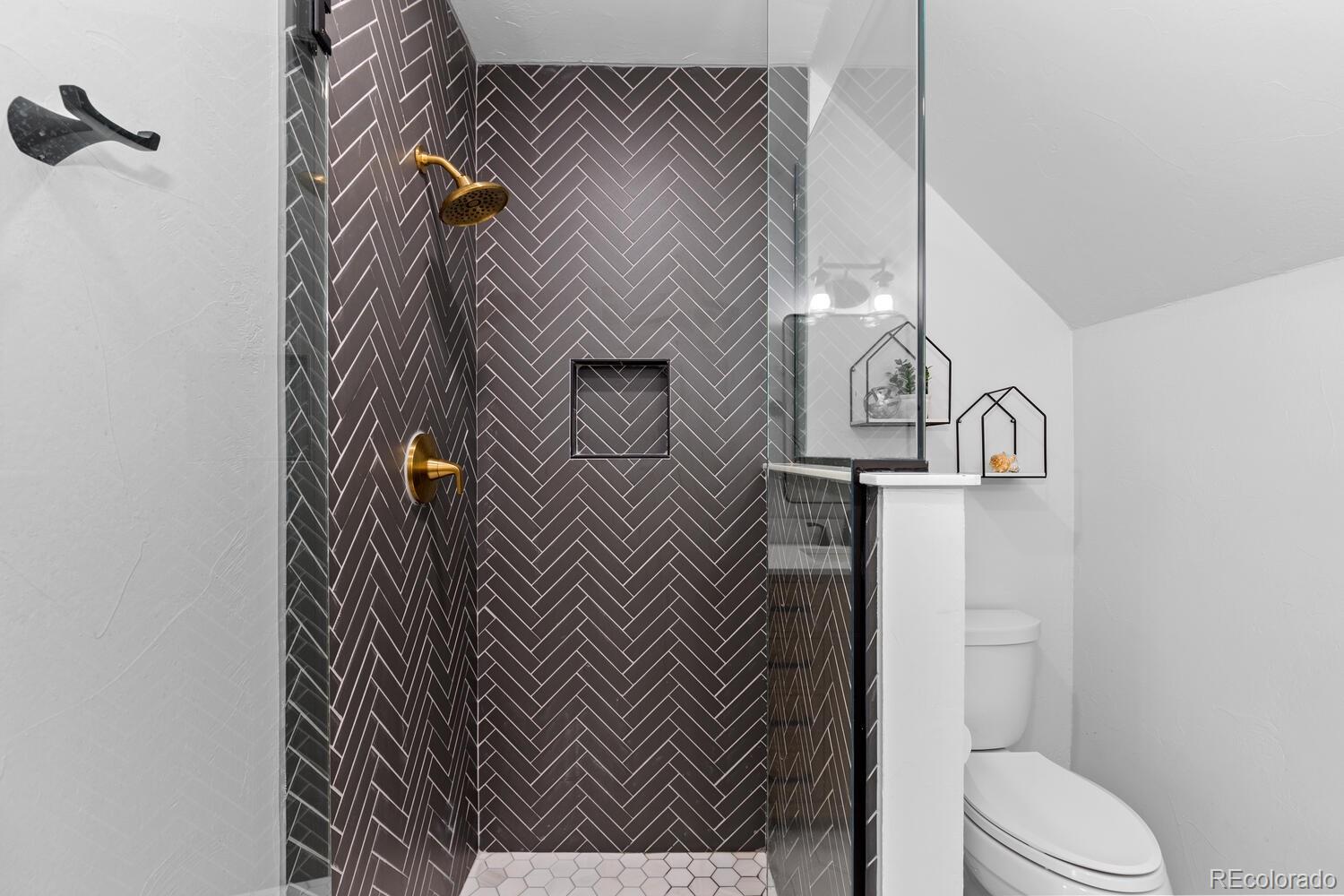 7689 N Sunrise Trail