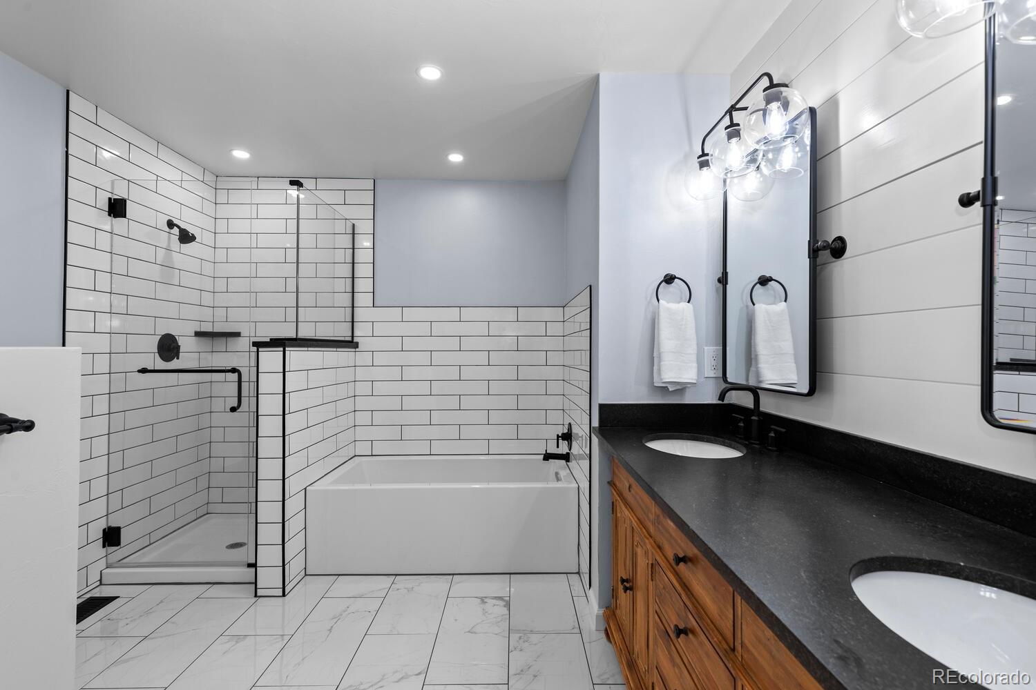 7689 N Sunrise Trail