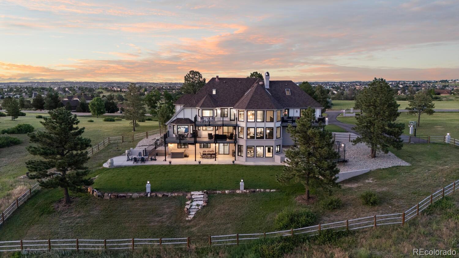 7689 N Sunrise Trail