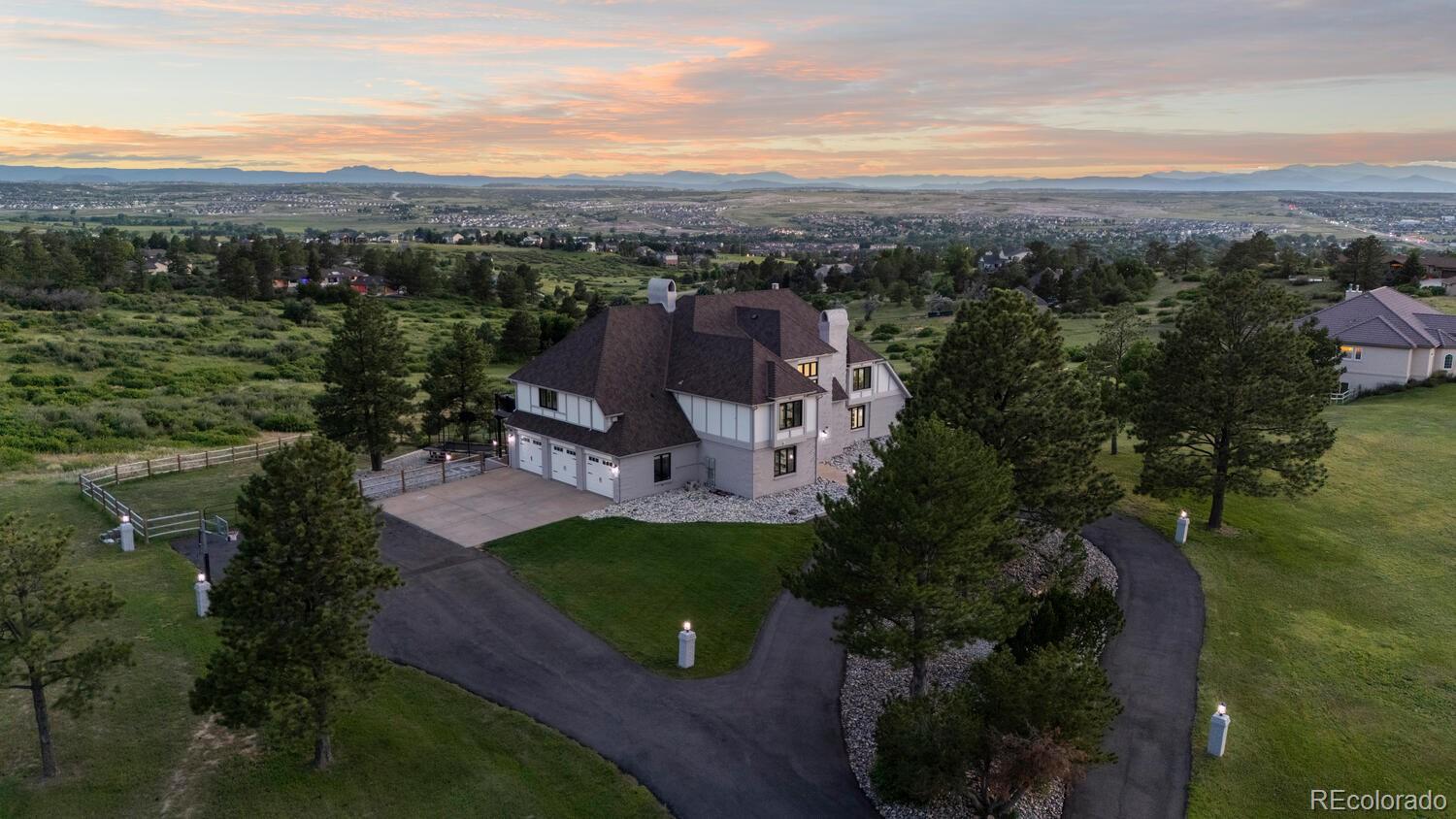 7689 N Sunrise Trail