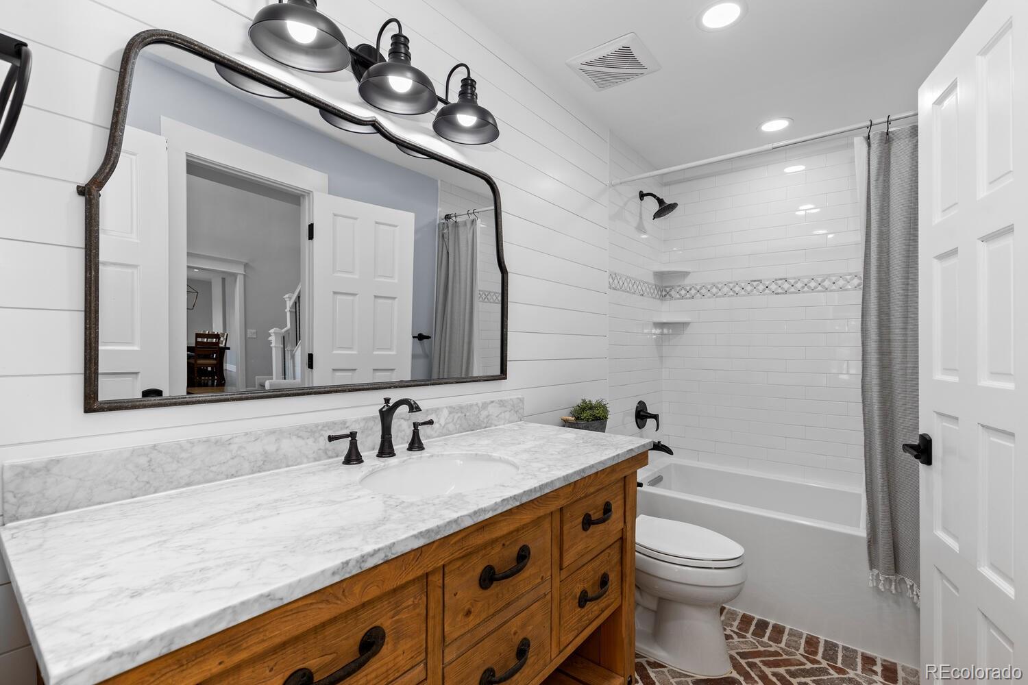 7689 N Sunrise Trail