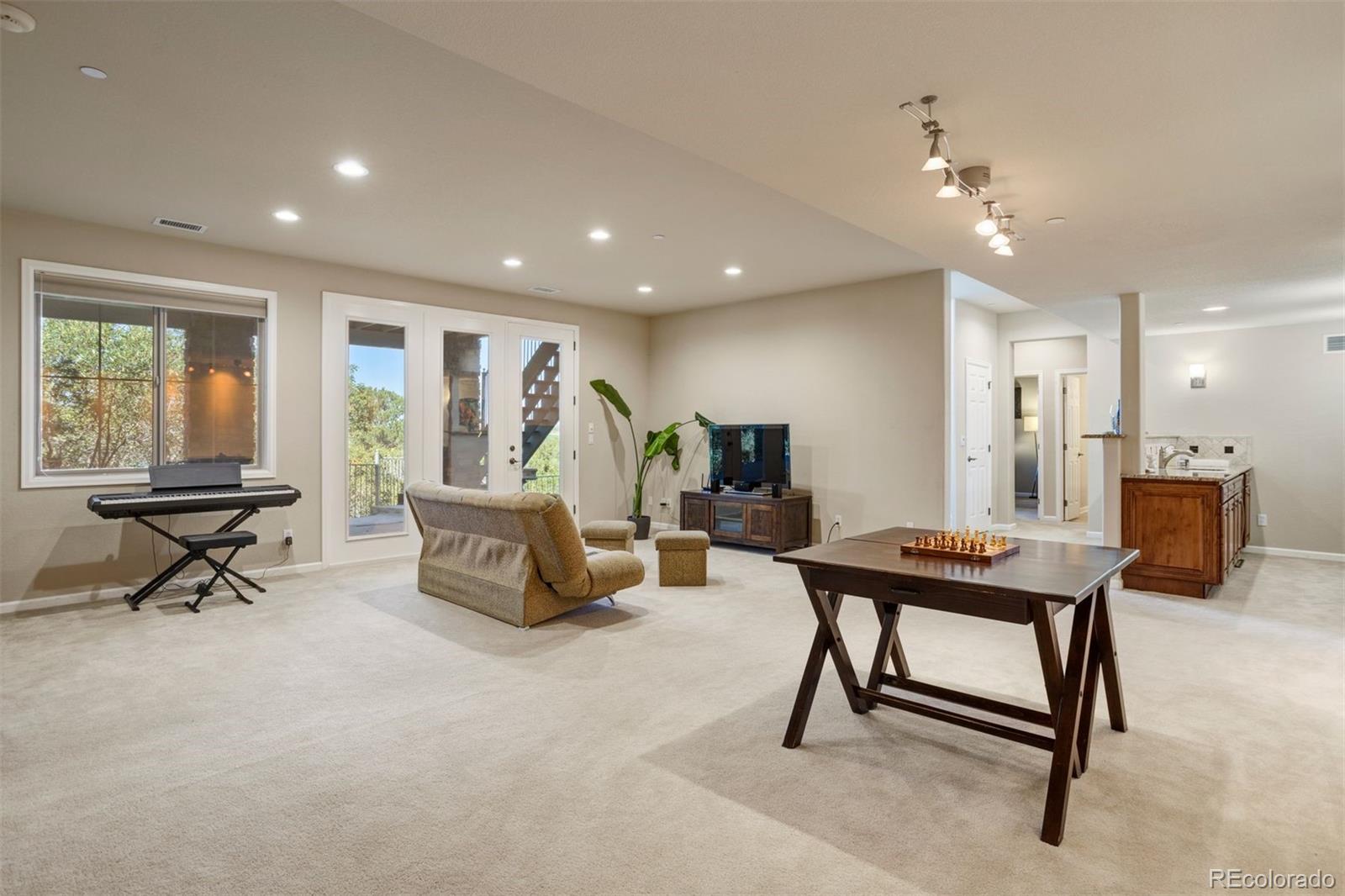 6301 Ellingwood Point Place