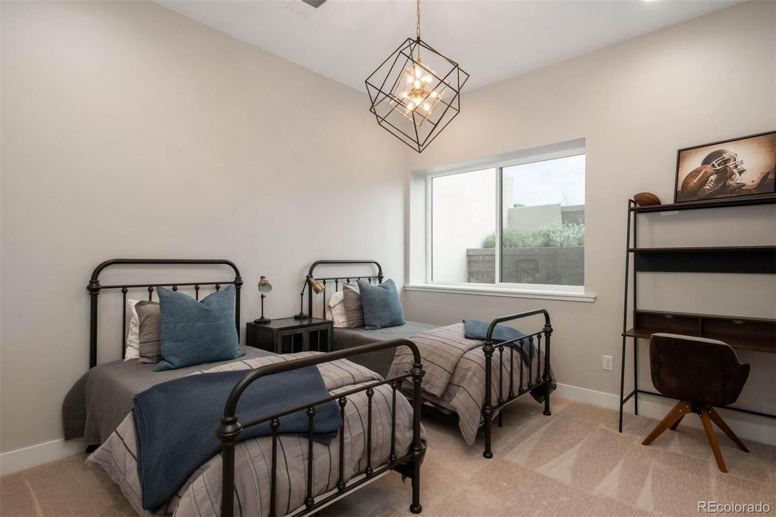 11229 Running Kit Place