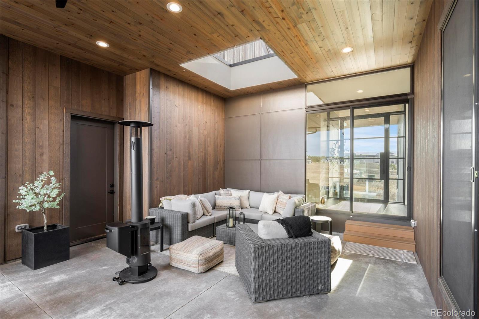 11229 Running Kit Place