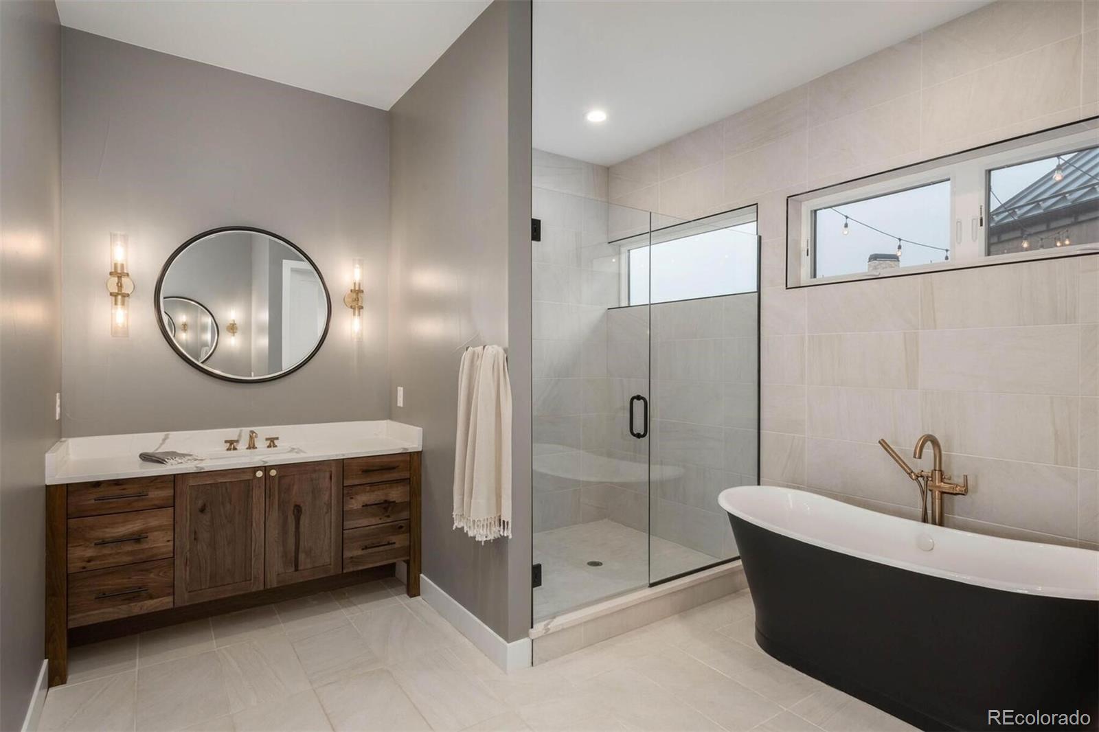 11229 Running Kit Place