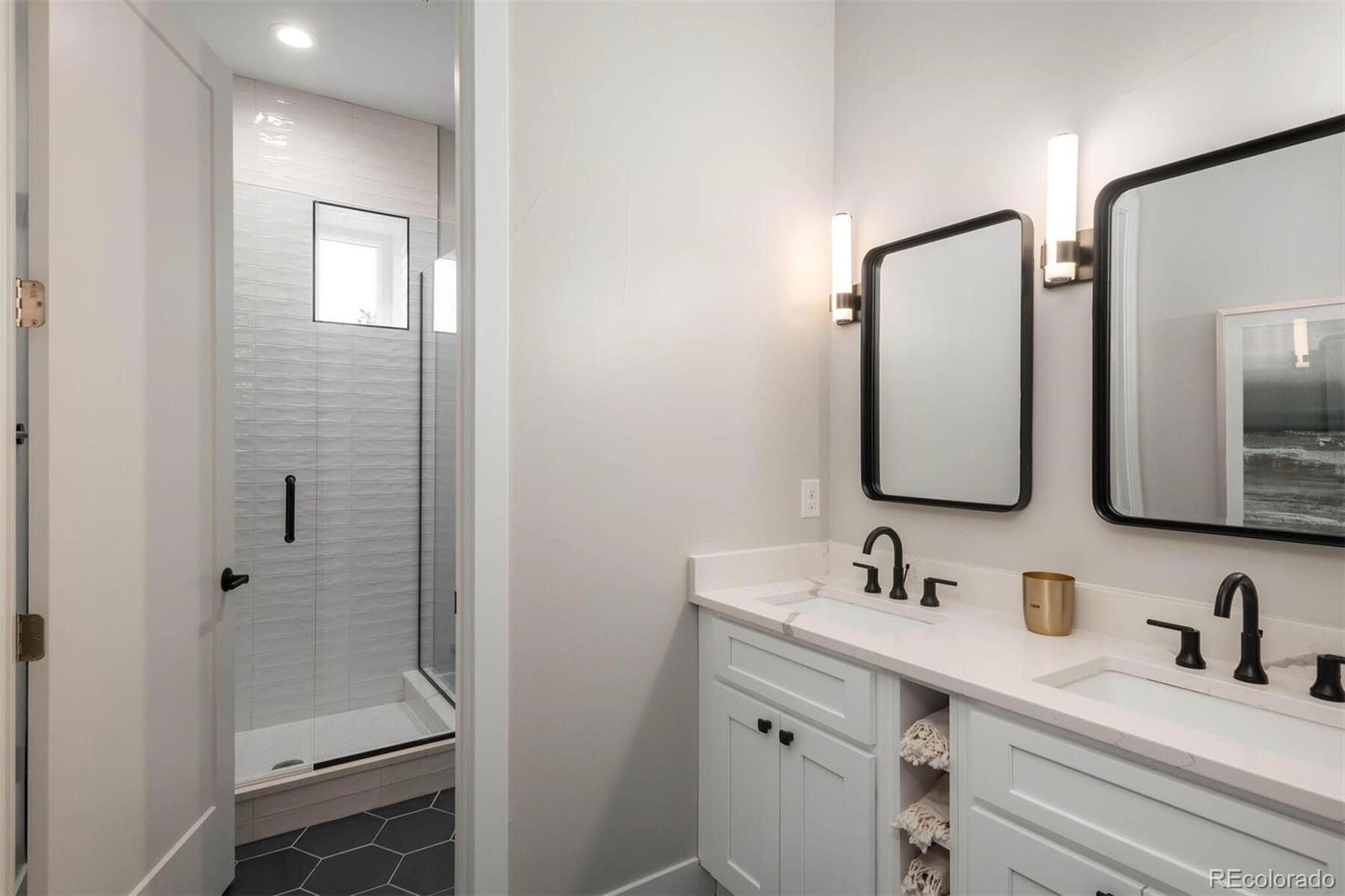 11229 Running Kit Place