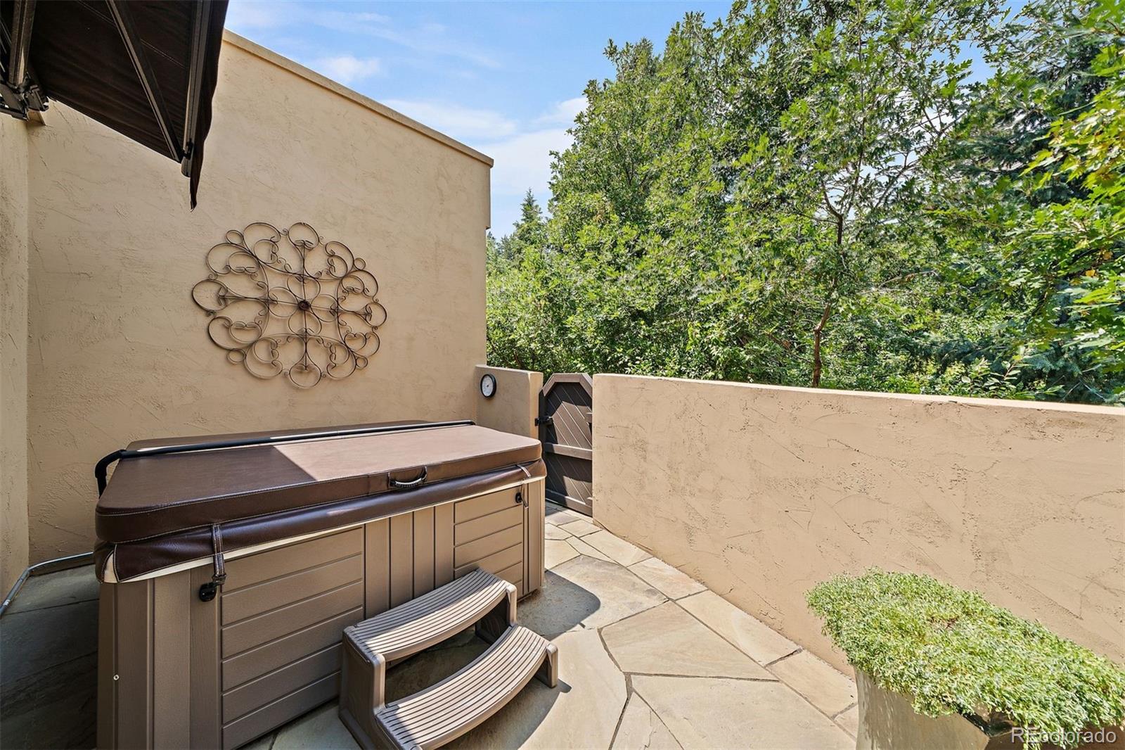 5370 Hawthorne Trail