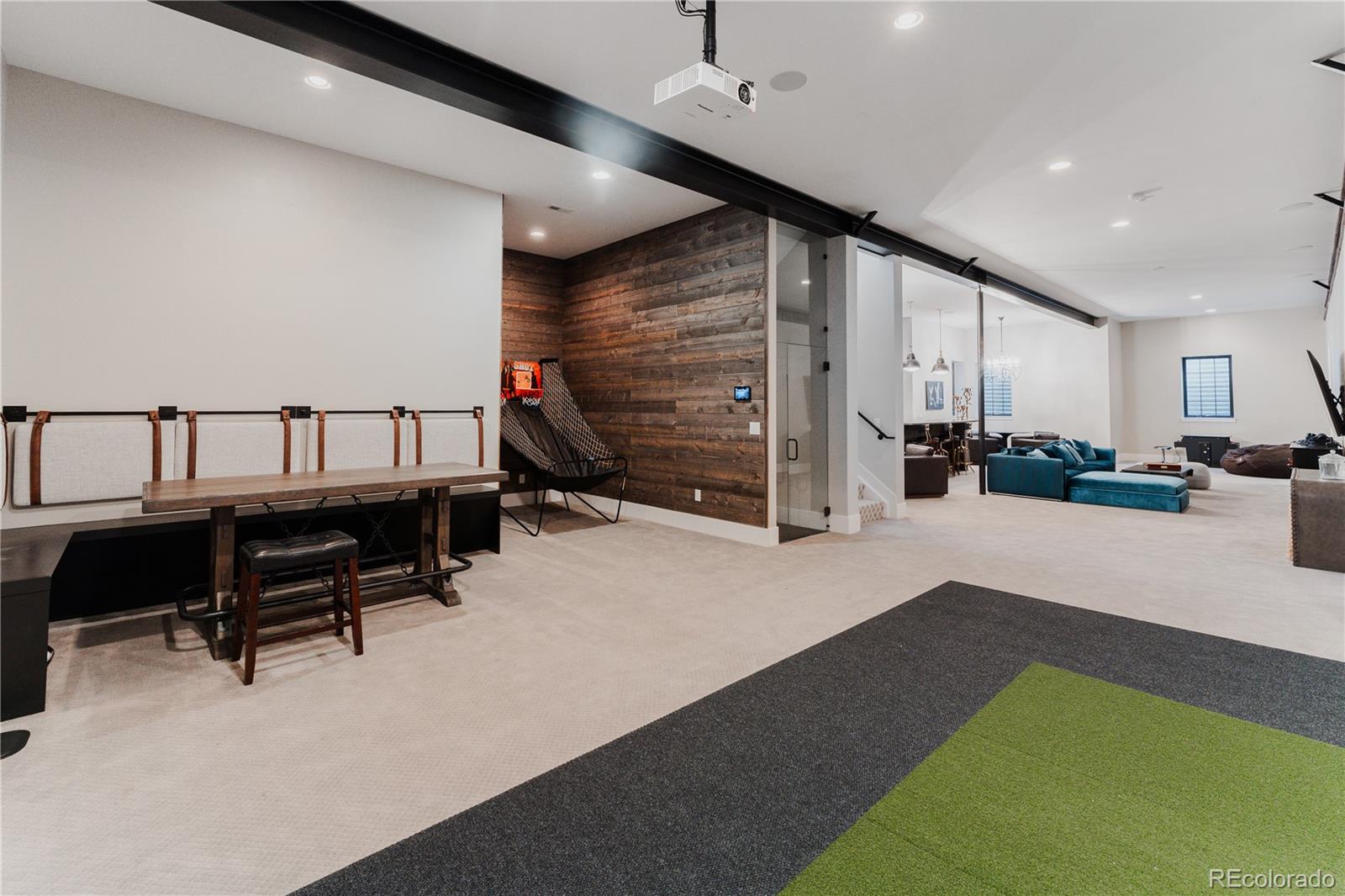 9275 N Palomino Drive