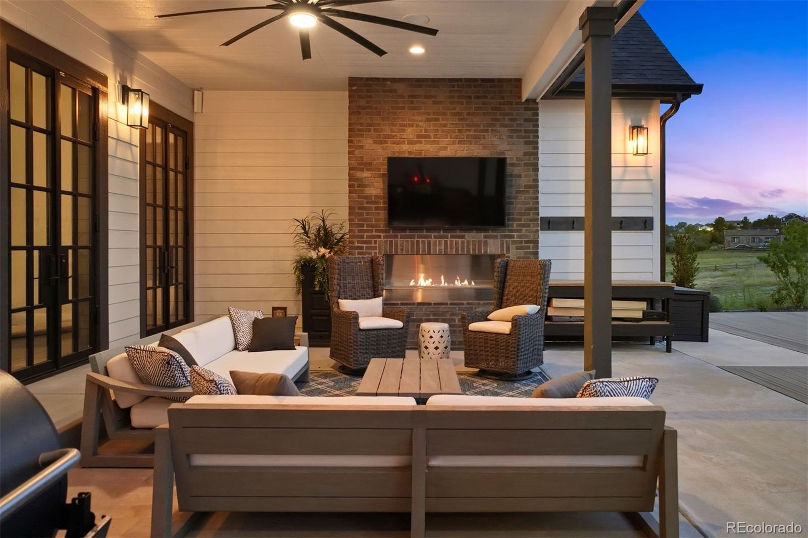 9275 N Palomino Drive