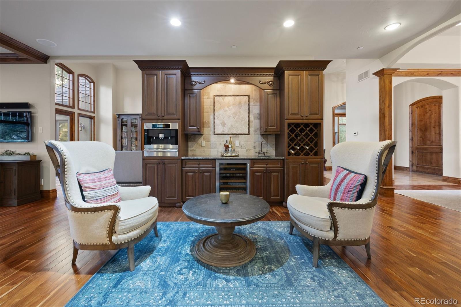 976 COUNTRY CLUB Parkway