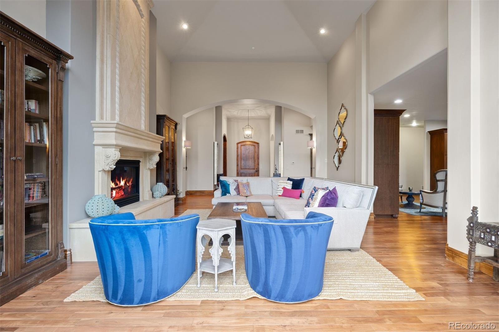 976 COUNTRY CLUB Parkway