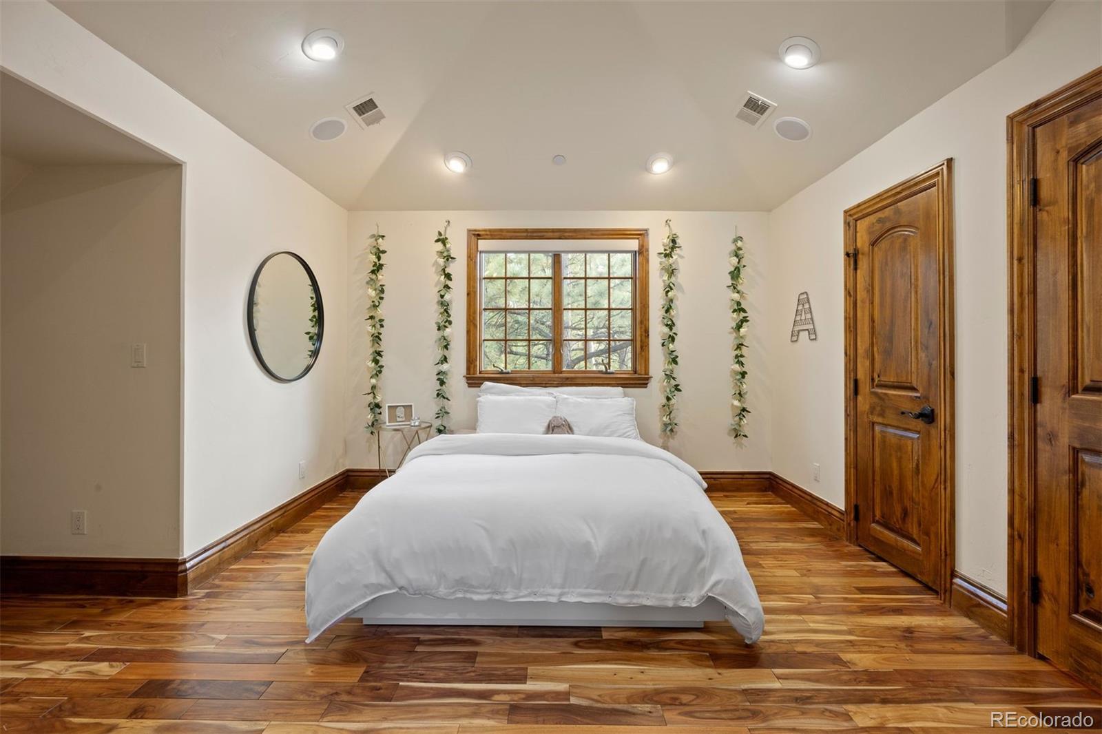 976 COUNTRY CLUB Parkway