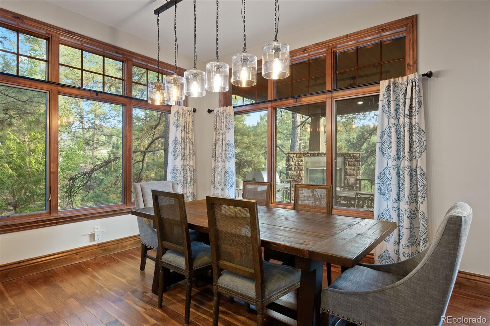 976 COUNTRY CLUB Parkway