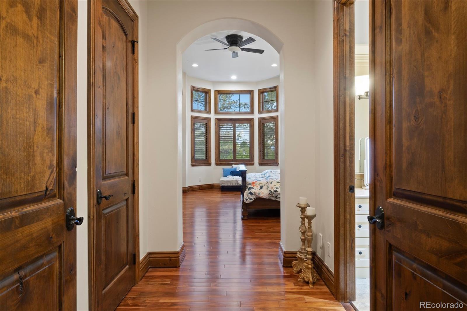 976 COUNTRY CLUB Parkway