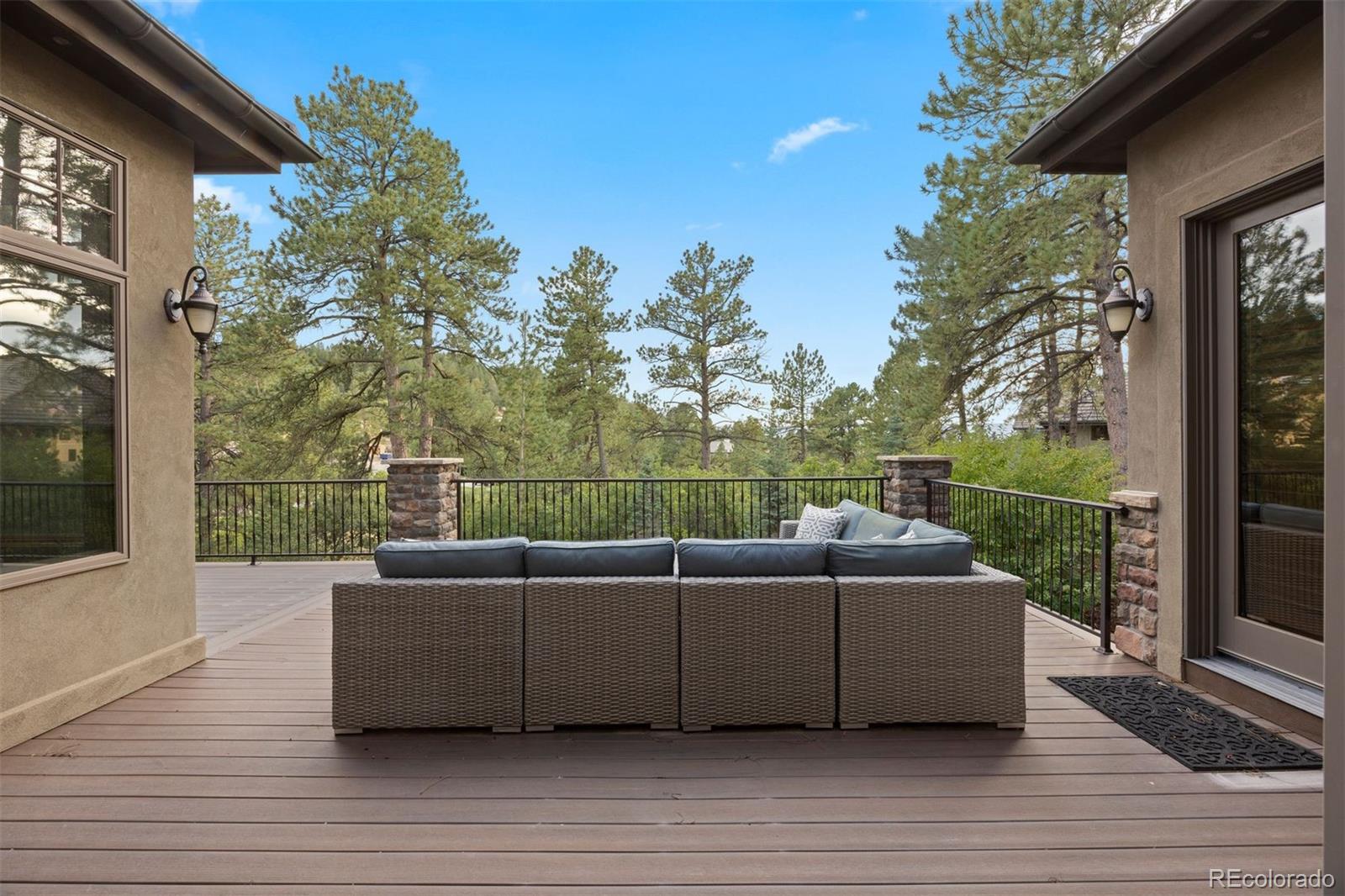 976 COUNTRY CLUB Parkway