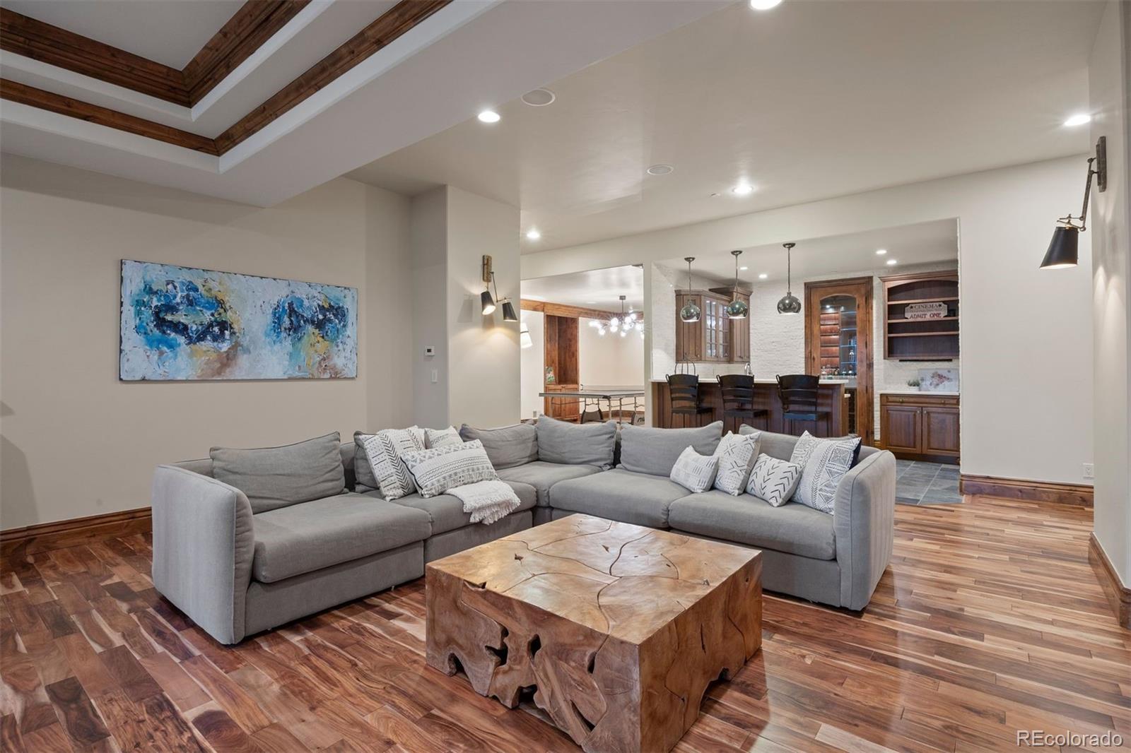 976 COUNTRY CLUB Parkway