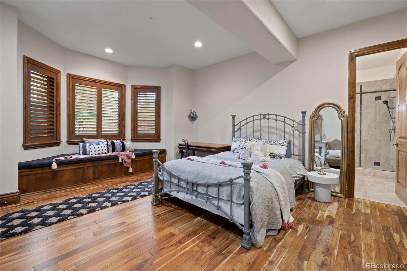 976 COUNTRY CLUB Parkway