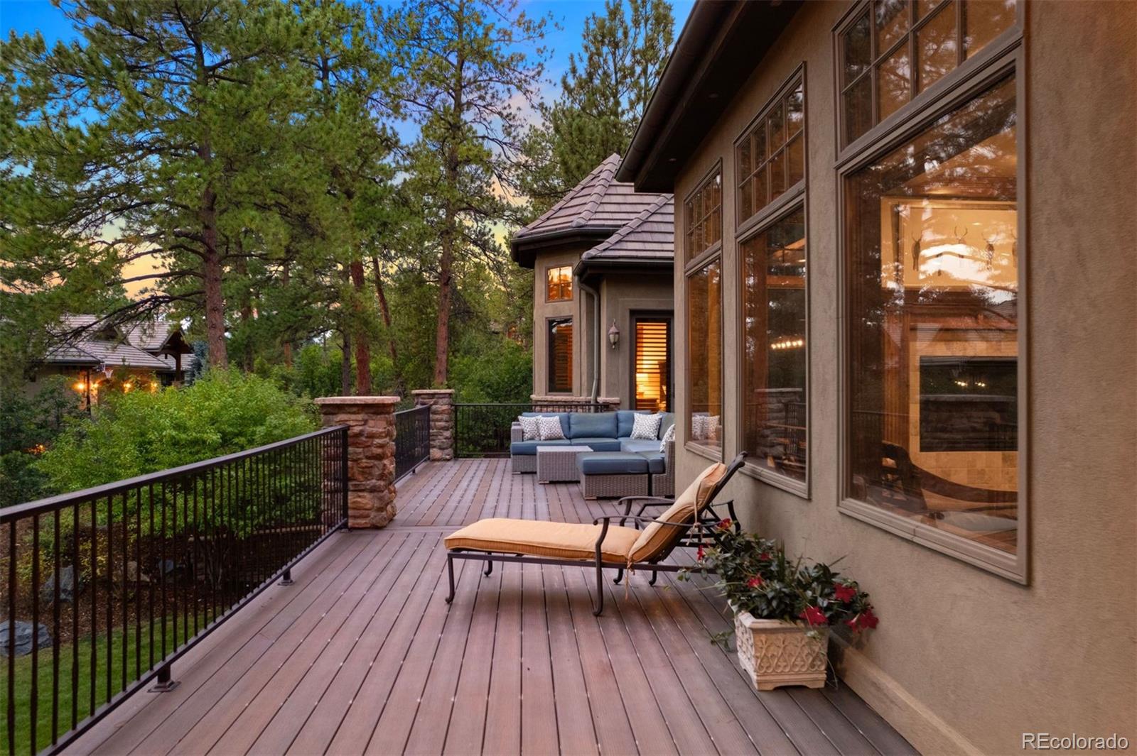 976 COUNTRY CLUB Parkway