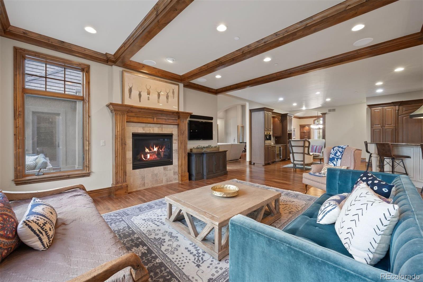 976 COUNTRY CLUB Parkway