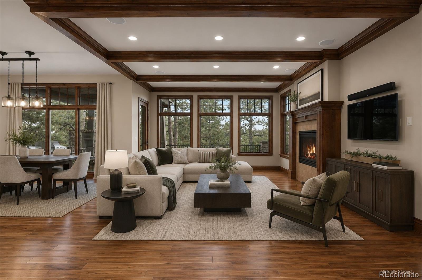 976 COUNTRY CLUB Parkway