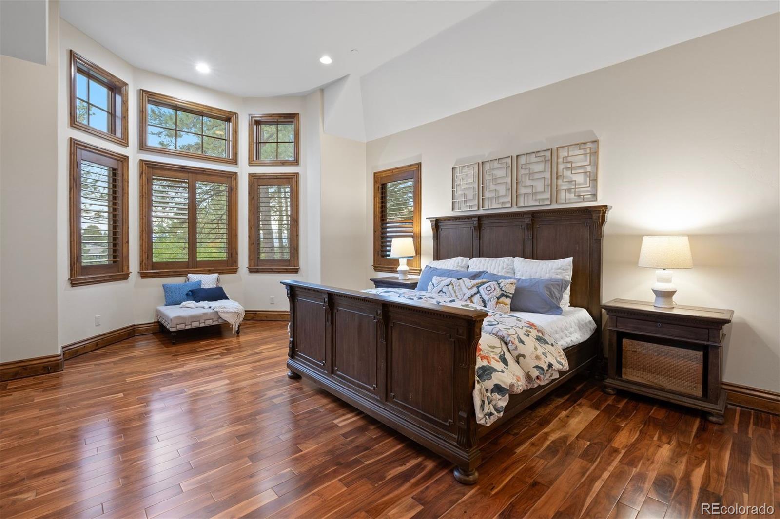 976 COUNTRY CLUB Parkway