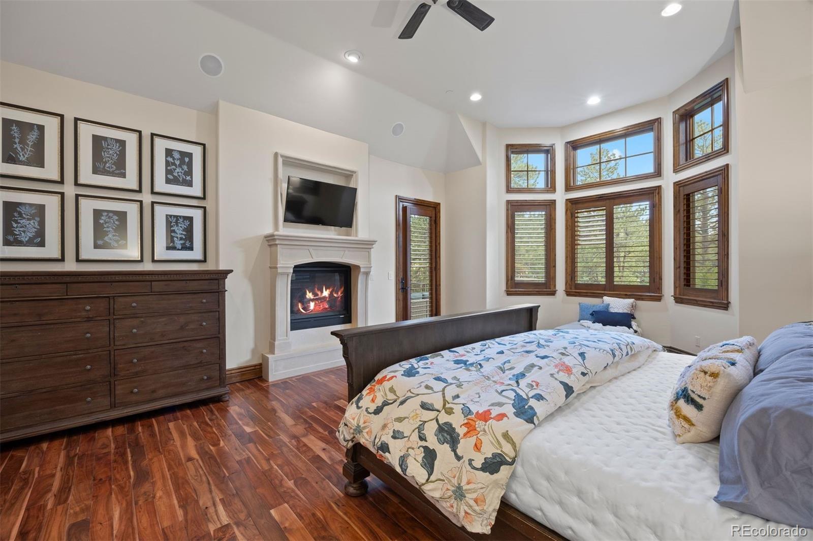 976 COUNTRY CLUB Parkway