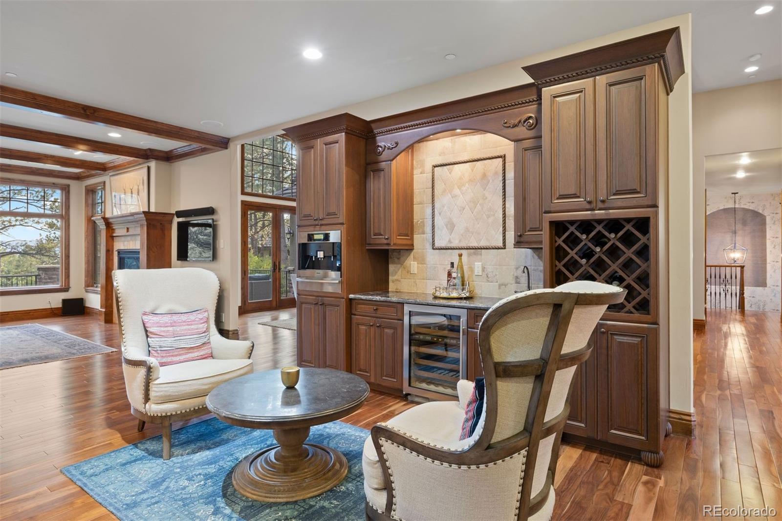 976 COUNTRY CLUB Parkway