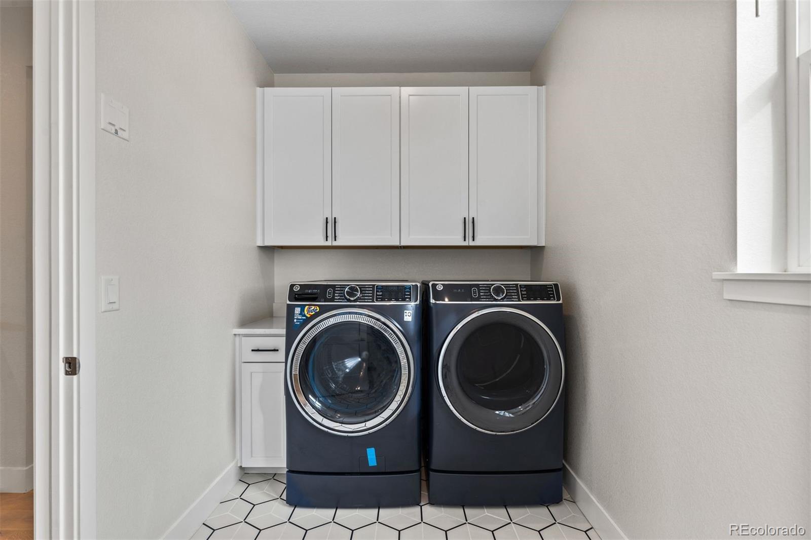 6907 Sunstrand Court