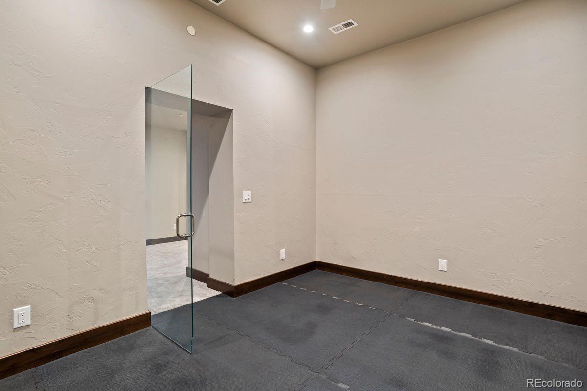 963 Westchester Circle