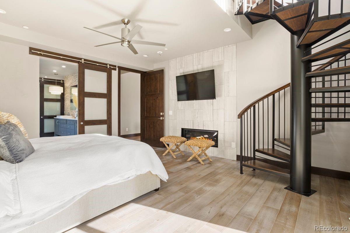 963 Westchester Circle