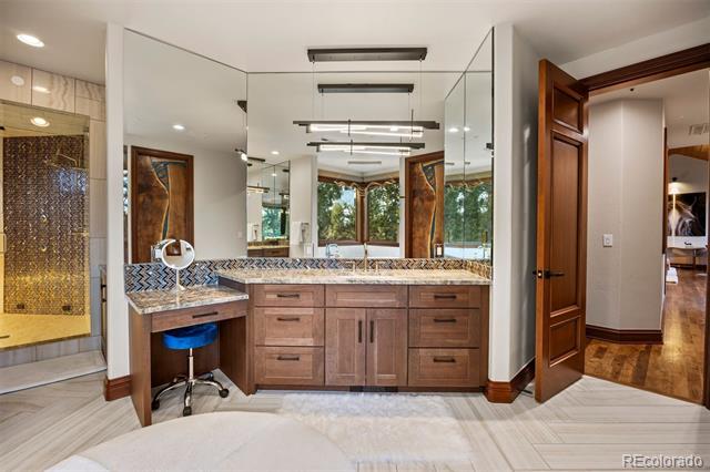 77 Comstock Place