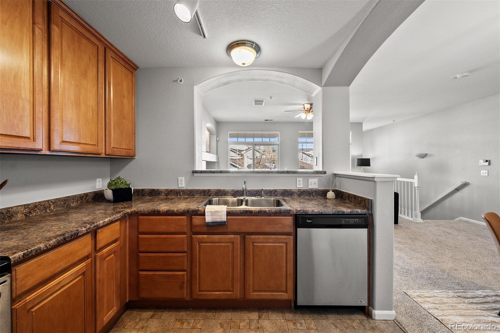 431 Black Feather Loop Unit: 813