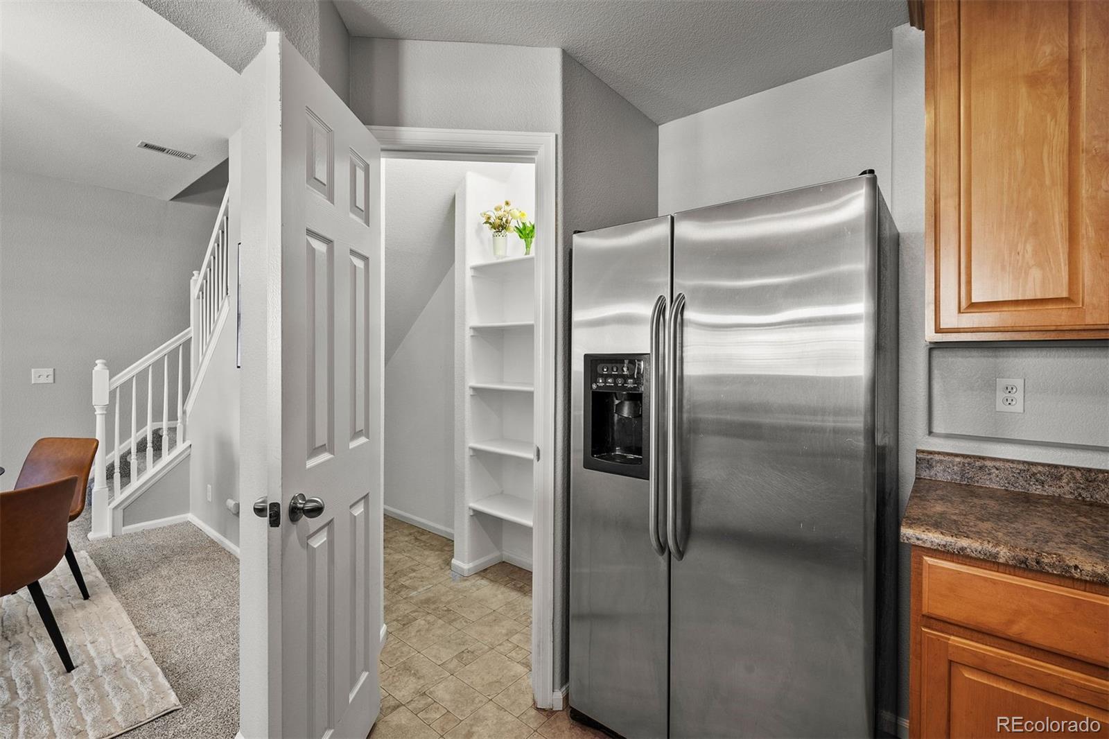 431 Black Feather Loop Unit: 813