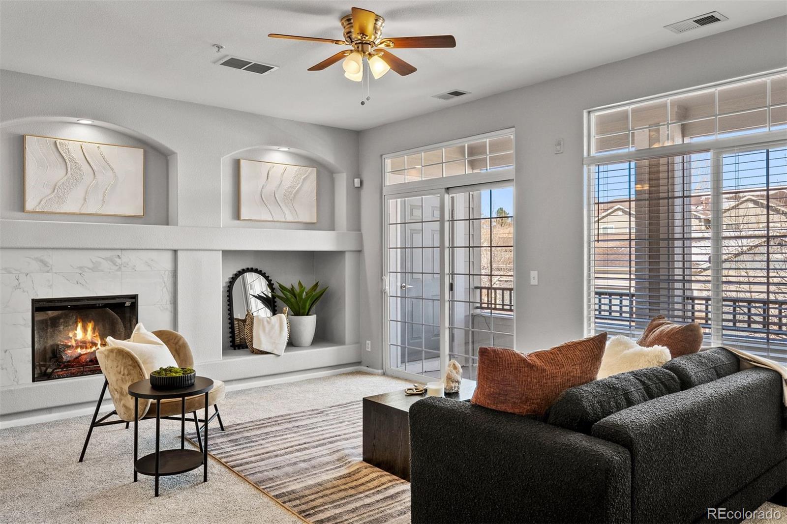 431 Black Feather Loop Unit: 813