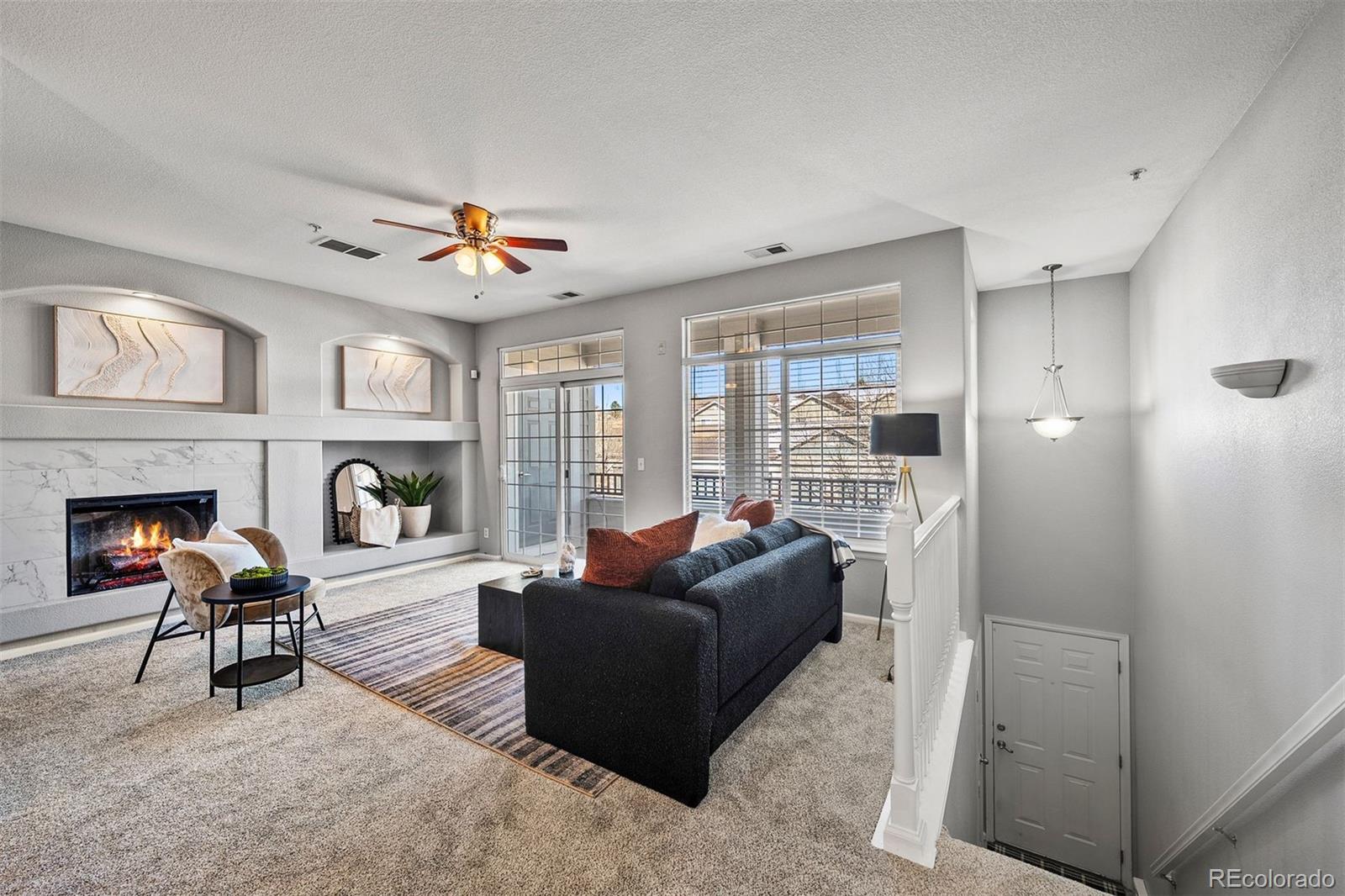 431 Black Feather Loop Unit: 813