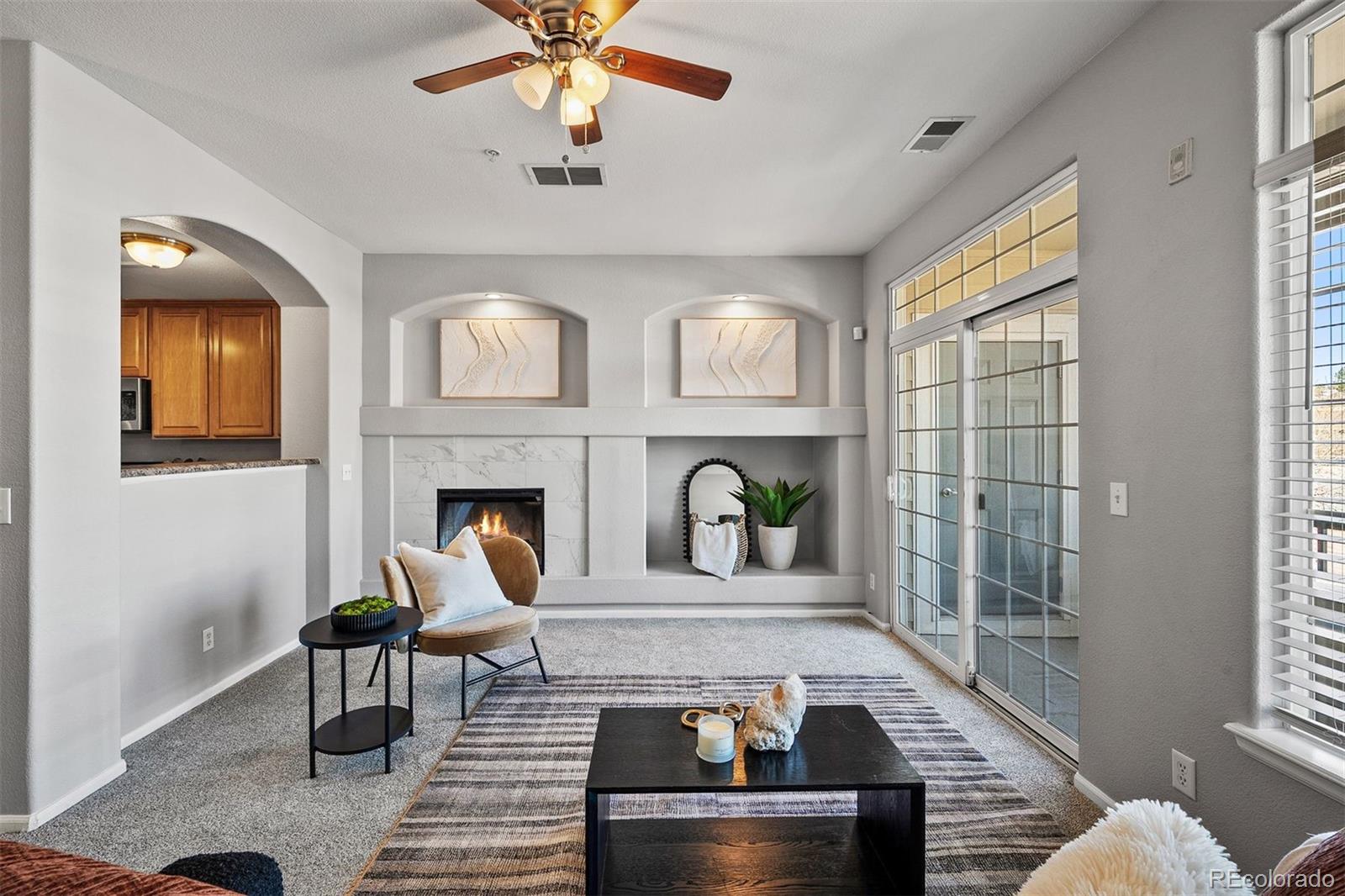 431 Black Feather Loop Unit: 813