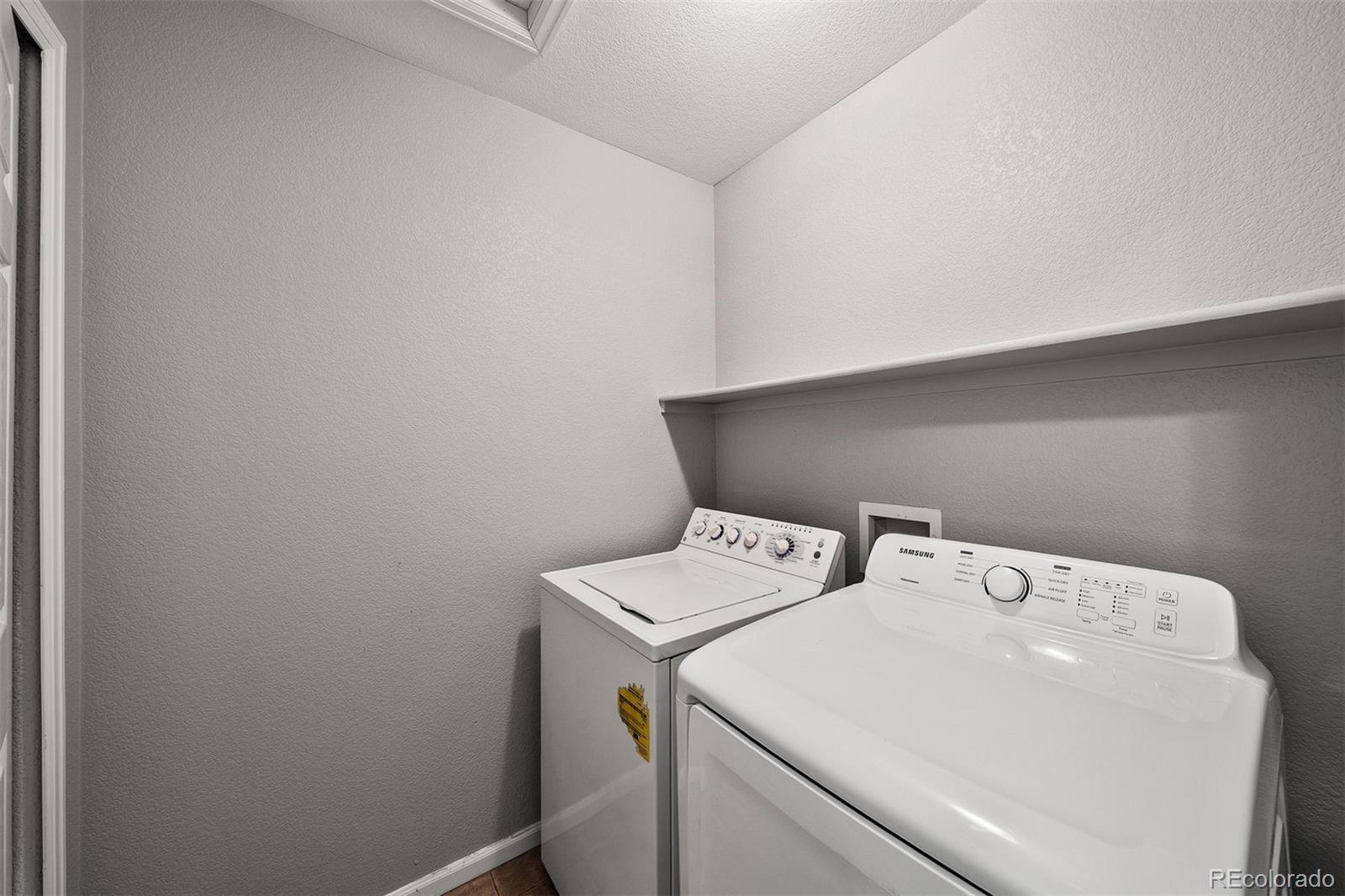 431 Black Feather Loop Unit: 813