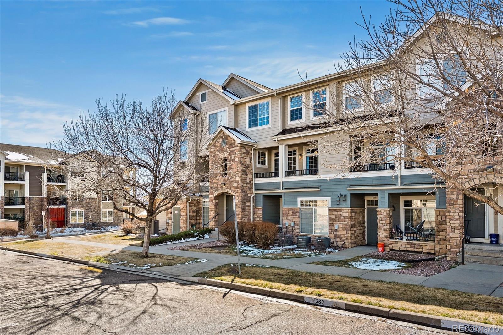 431 Black Feather Loop Unit: 813