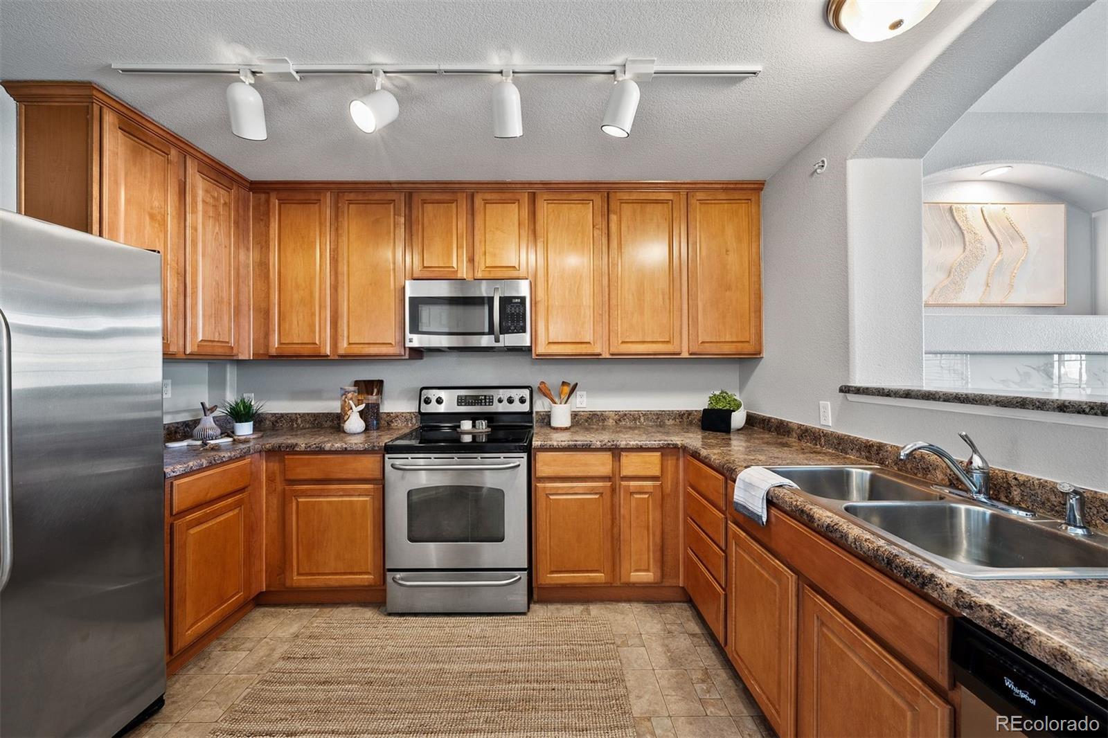 431 Black Feather Loop Unit: 813