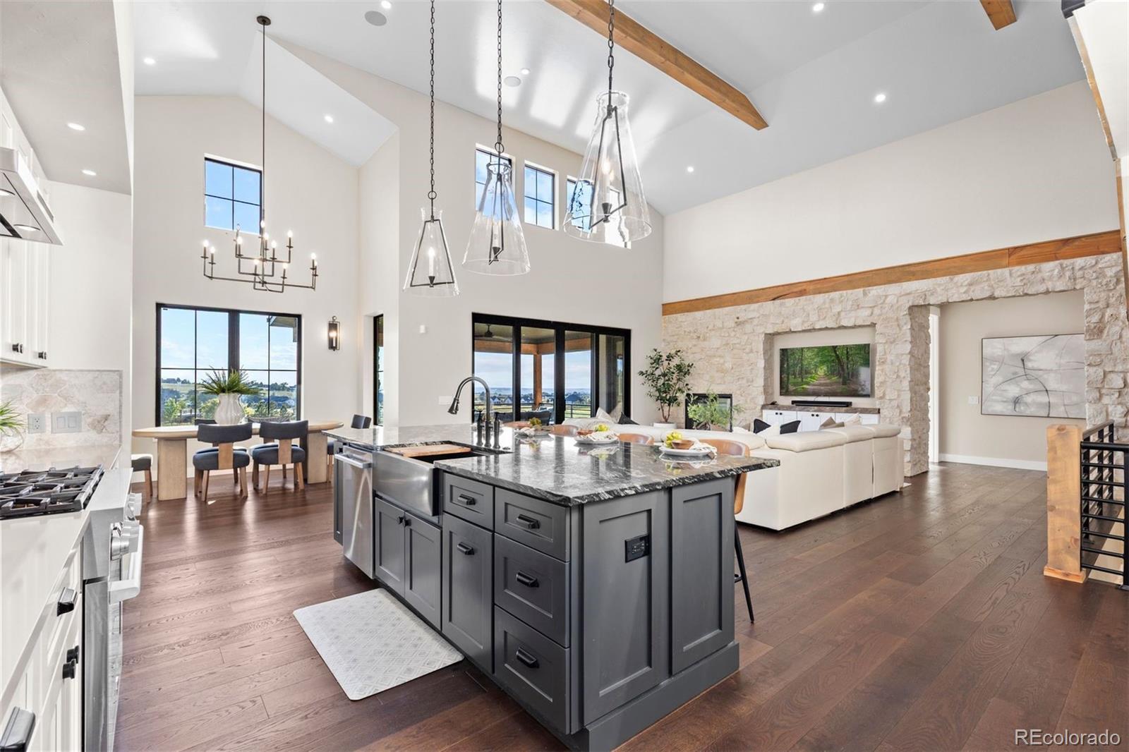 2433 Fox View Trail