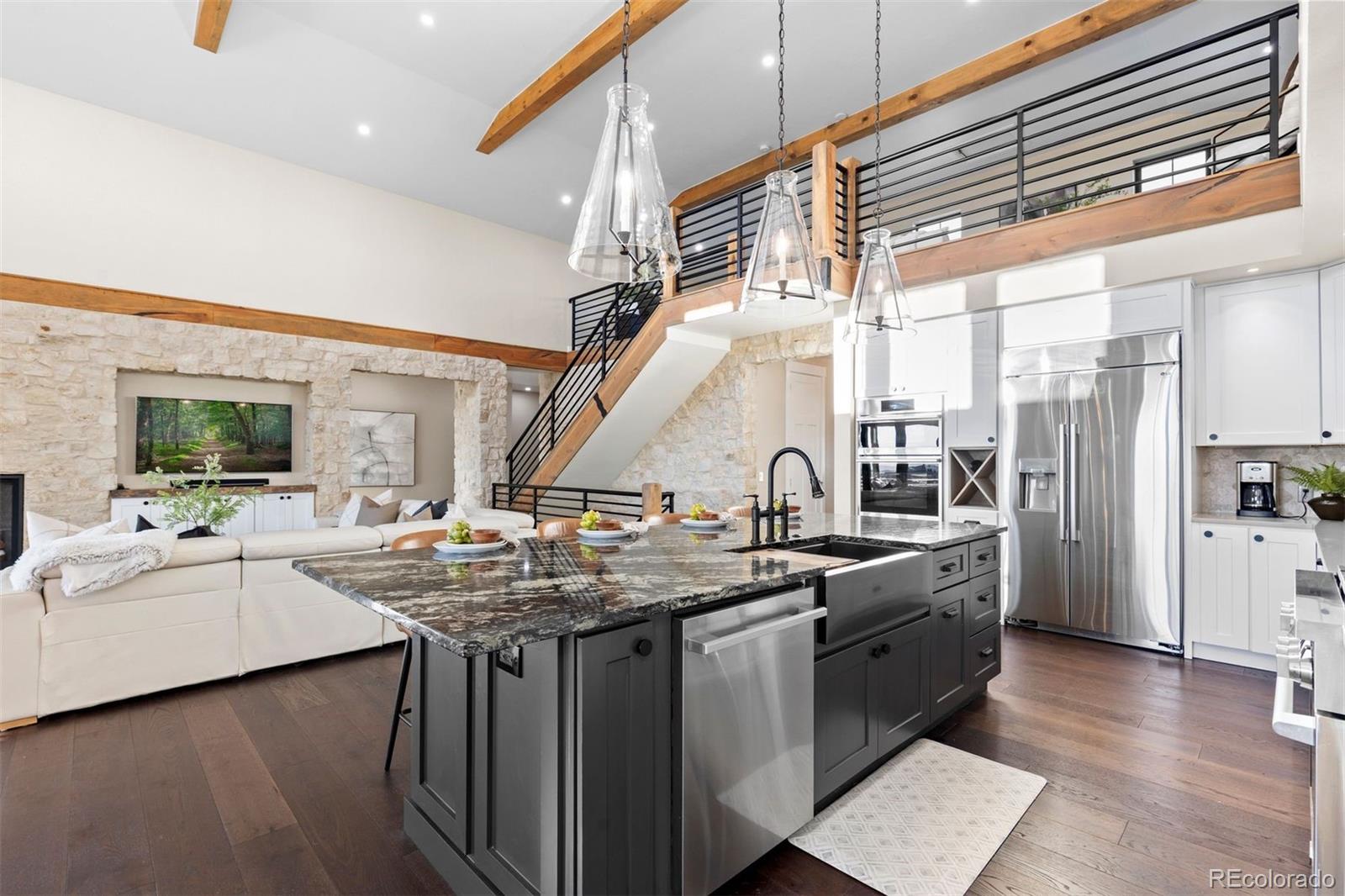 2433 Fox View Trail