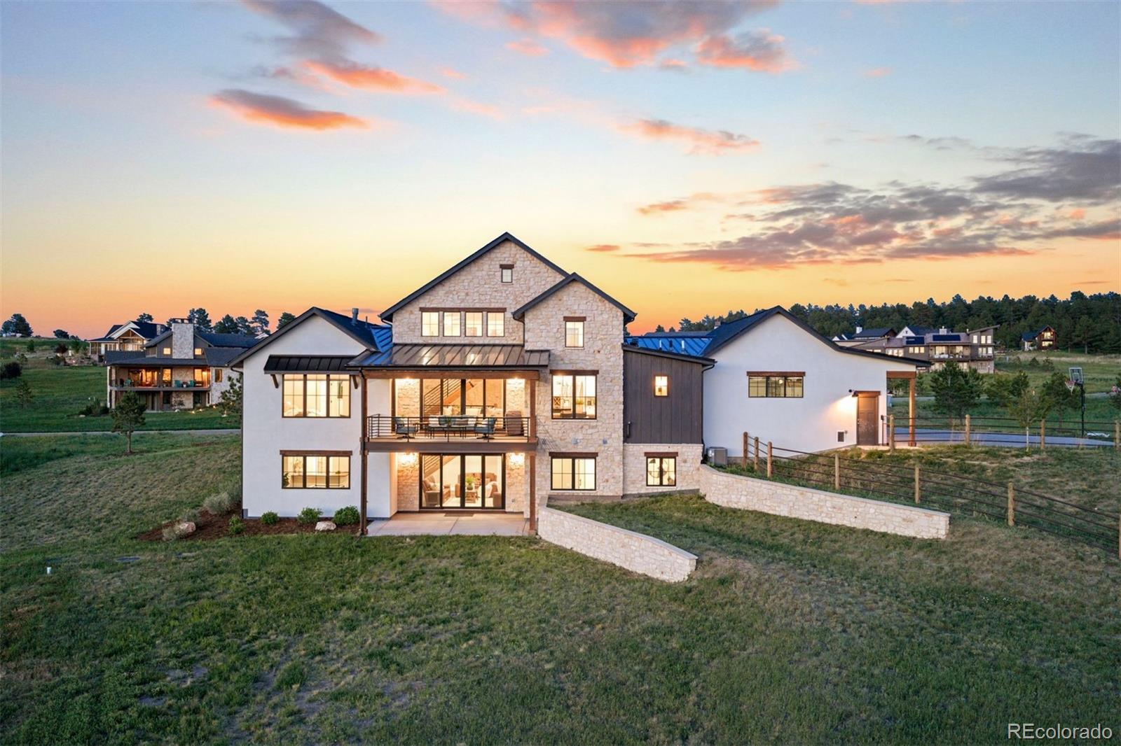 2433 Fox View Trail