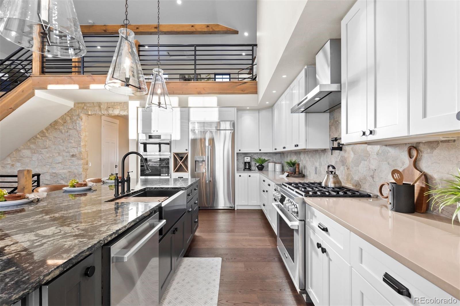 2433 Fox View Trail