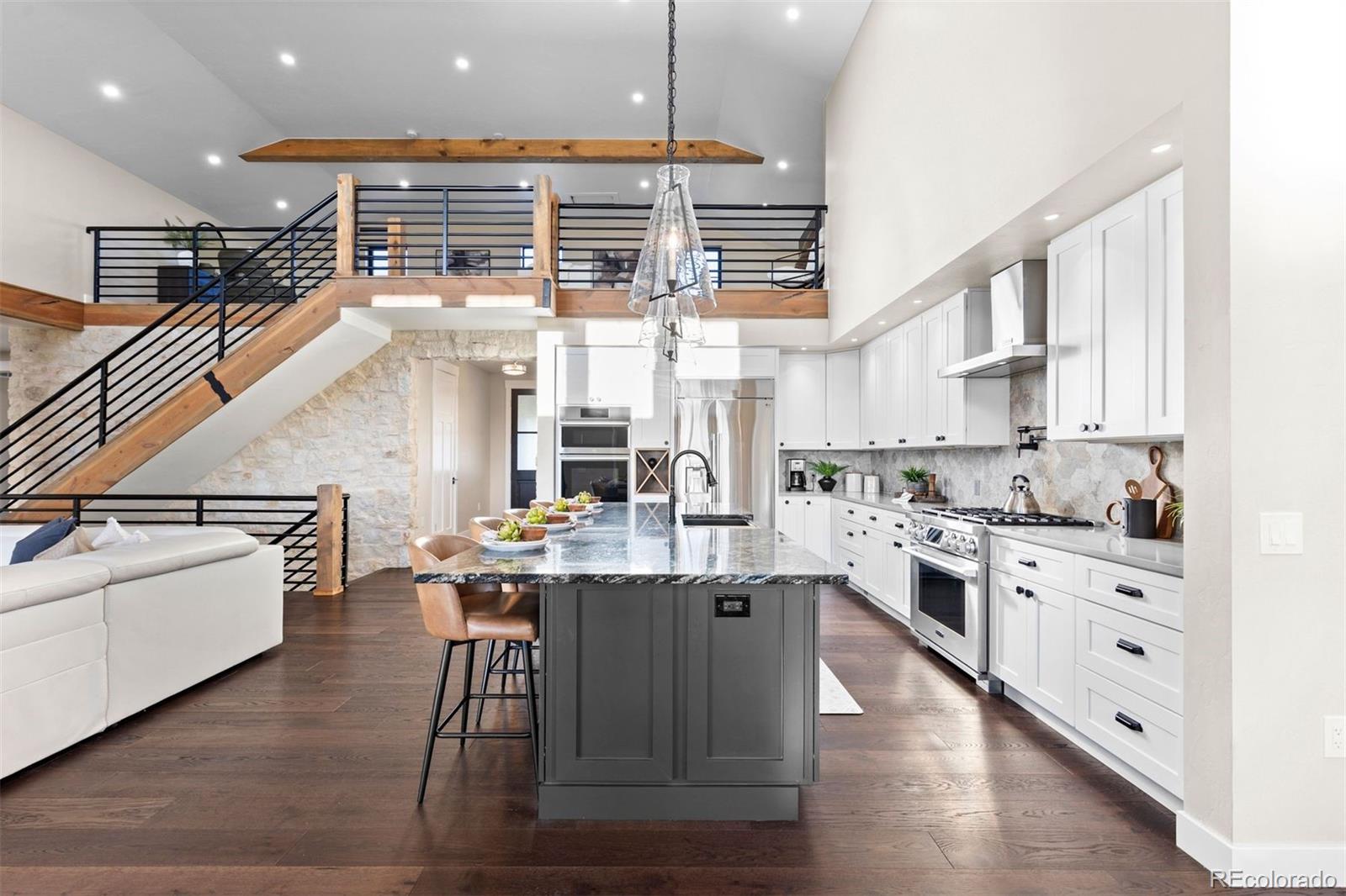 2433 Fox View Trail