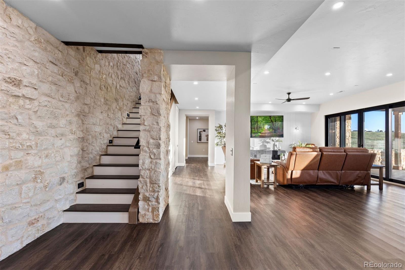 2433 Fox View Trail