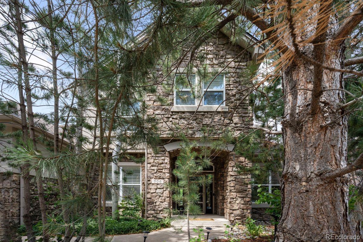 906 Greenridge Lane