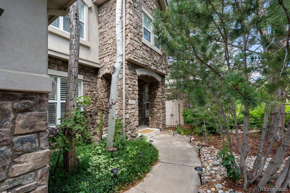 906 Greenridge Lane