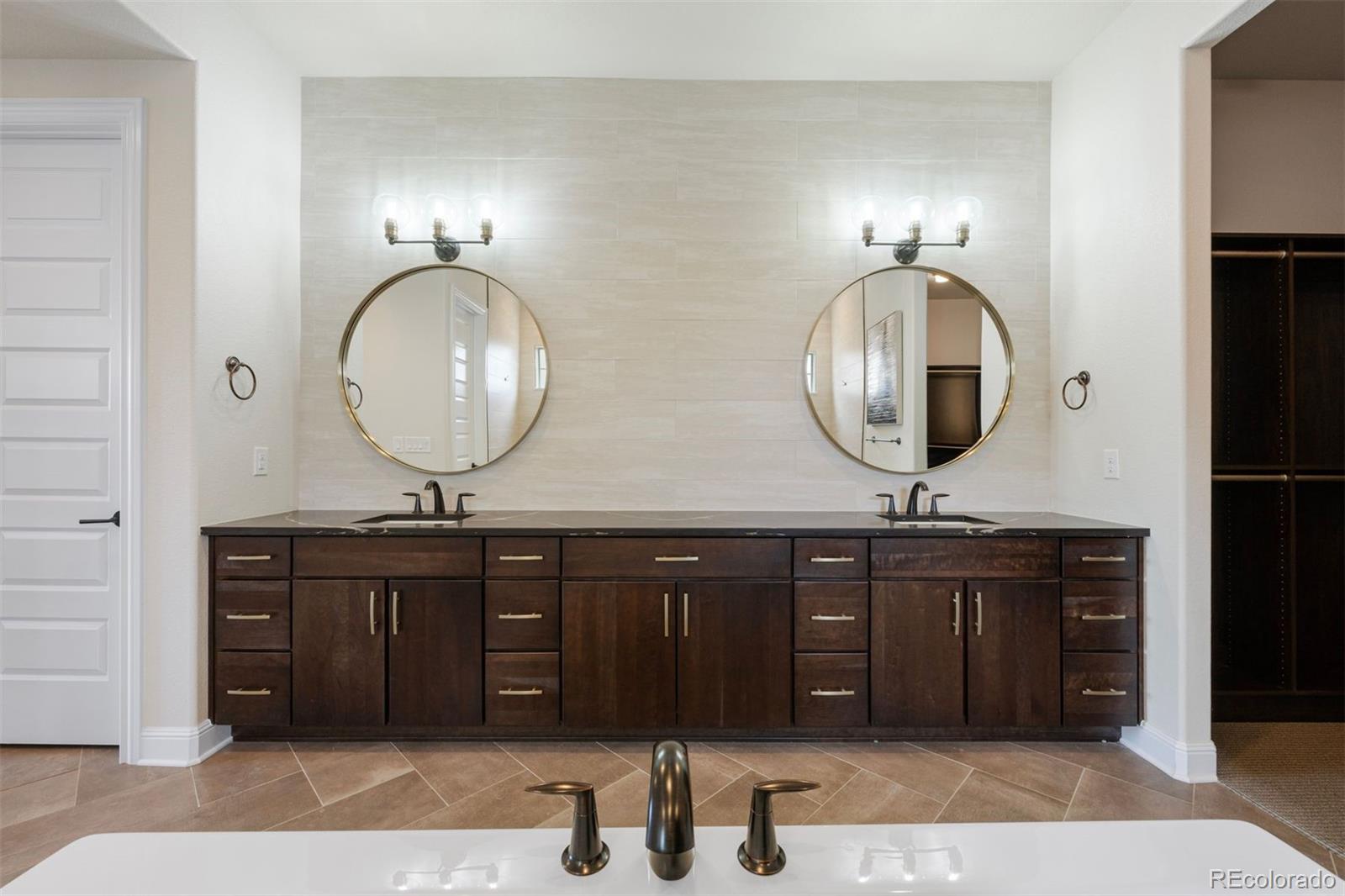 27381 E Lakeview Drive