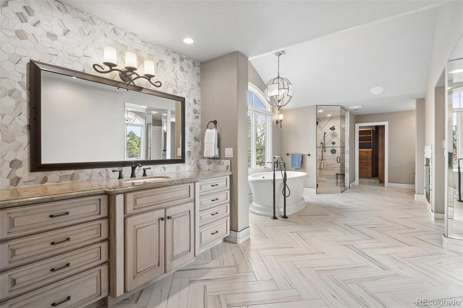 4443 W Cottonwood Place