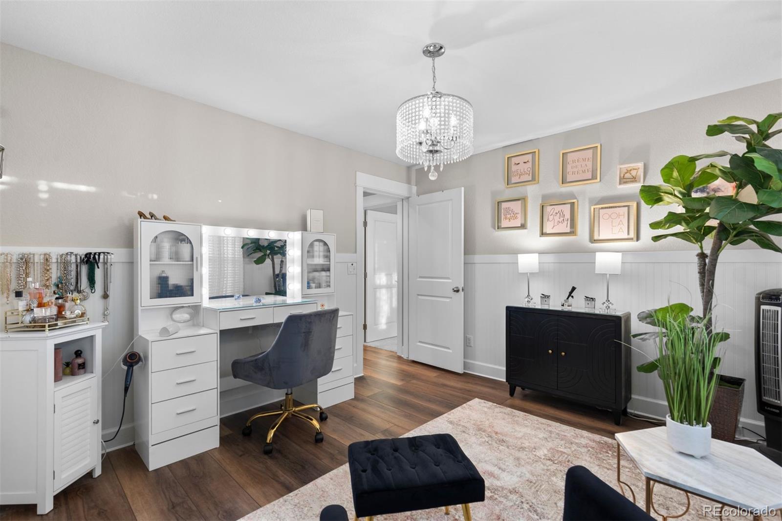 25045 E Park Crescent Drive